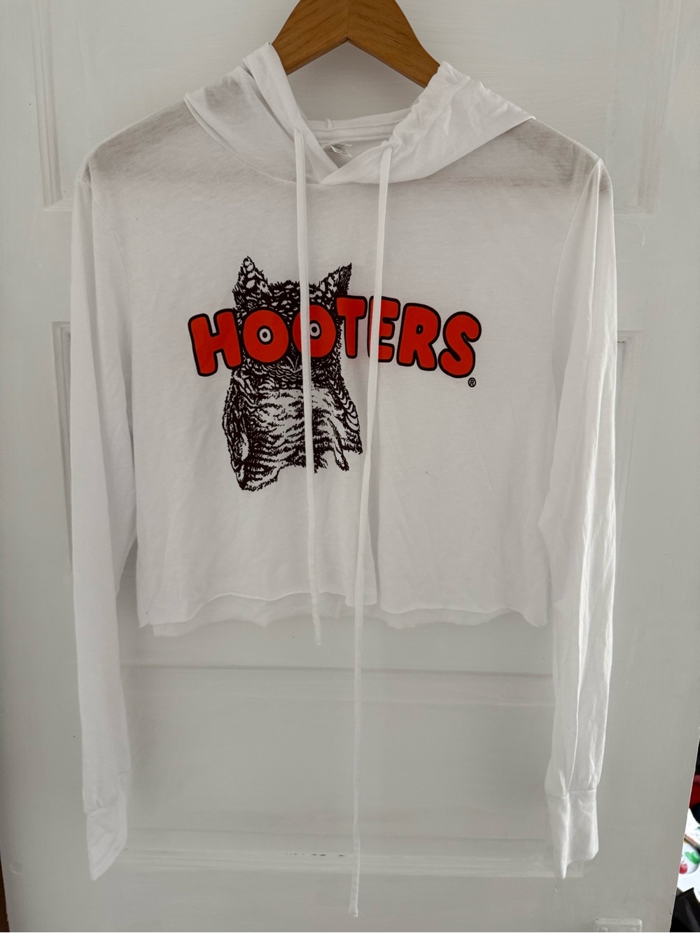 NWT Hooters crop long sleeve t shirt